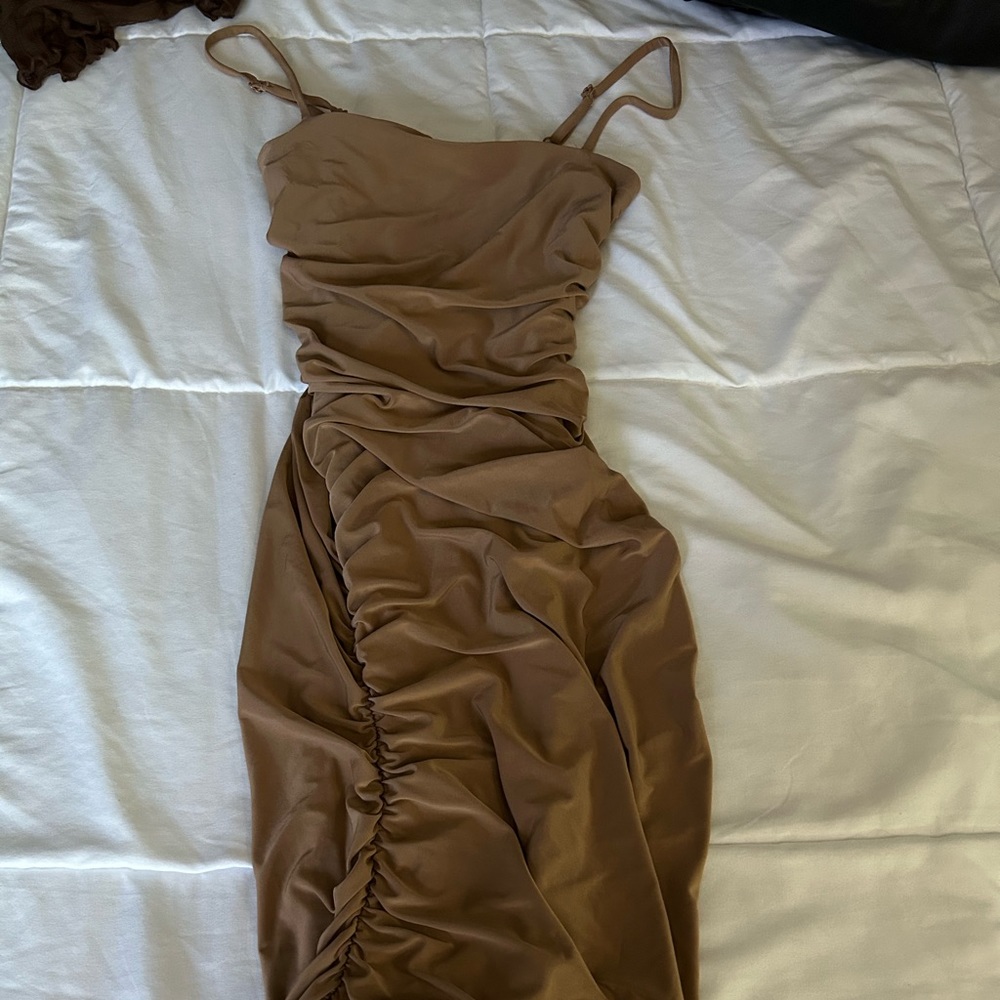 midi guess body con dress